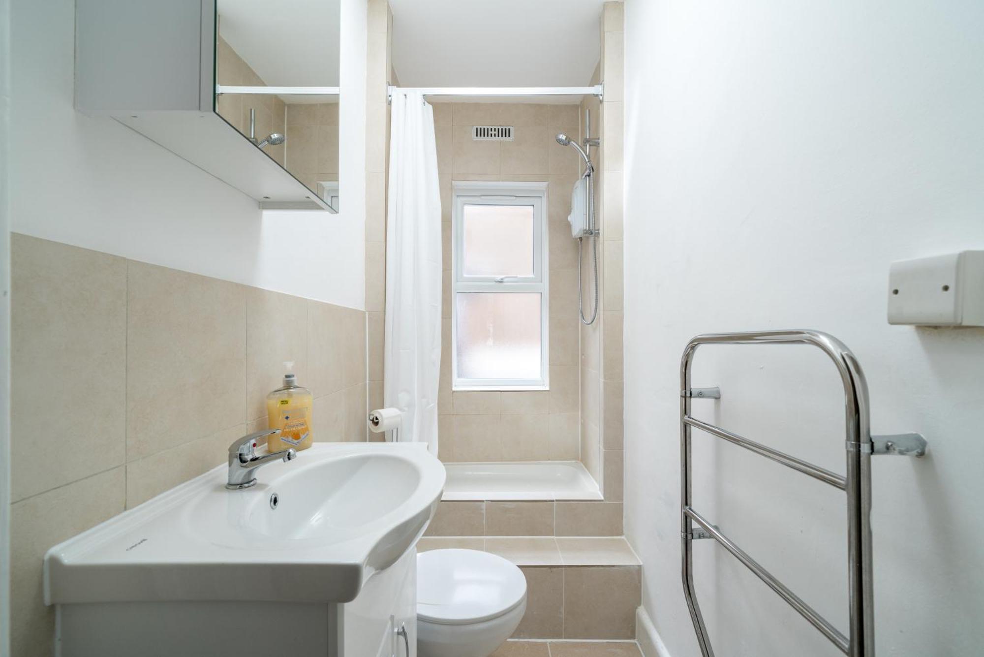 Stylish Apartment In The Heart Of Kingston Town Centre Kingston upon Thames  Buitenkant foto